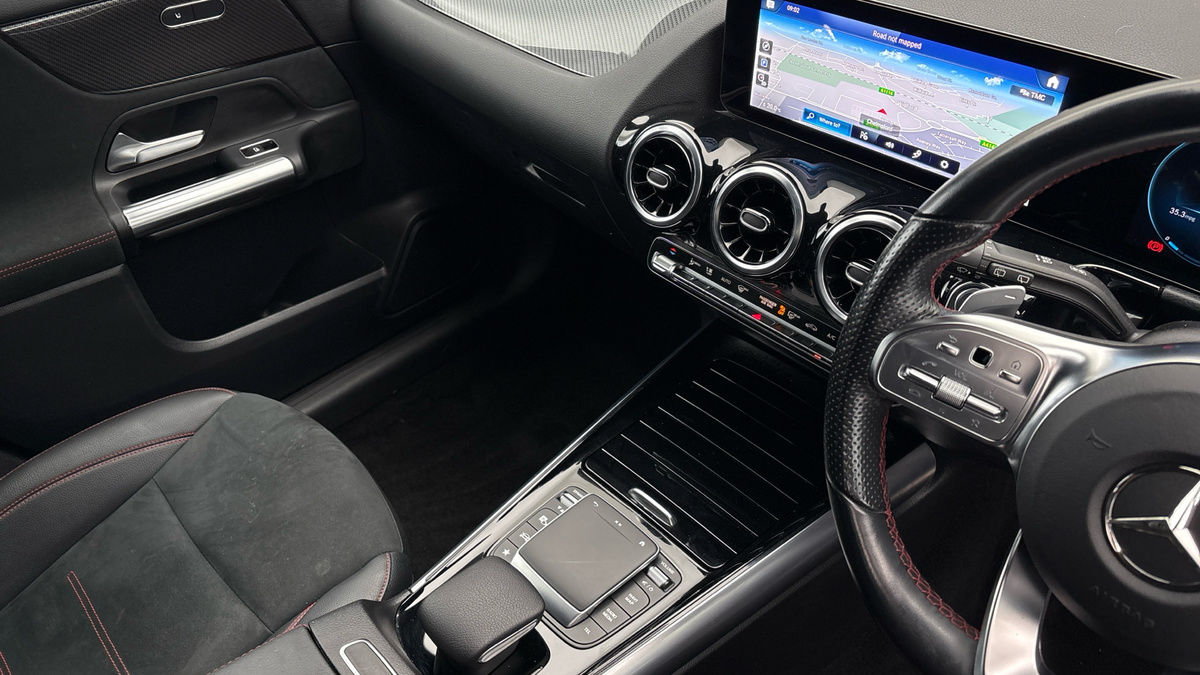 Mercedes-Benz GLA Image 18