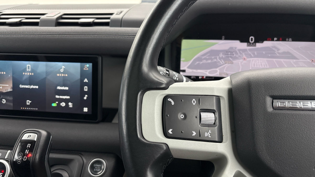 Land Rover Defender 110 Image 13