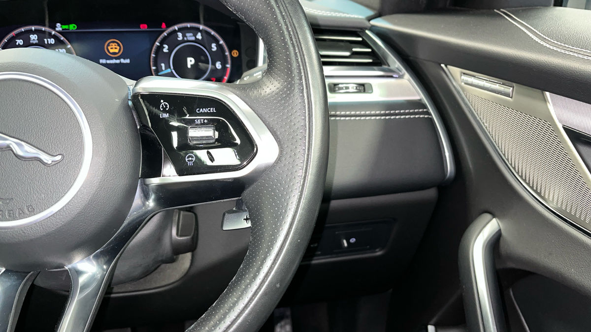 Jaguar F-PACE Image 14