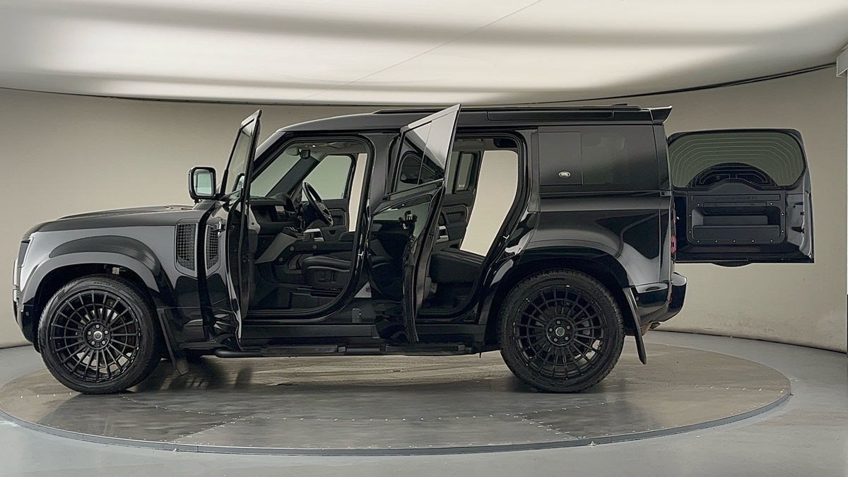 More views of Land Rover Defender 110