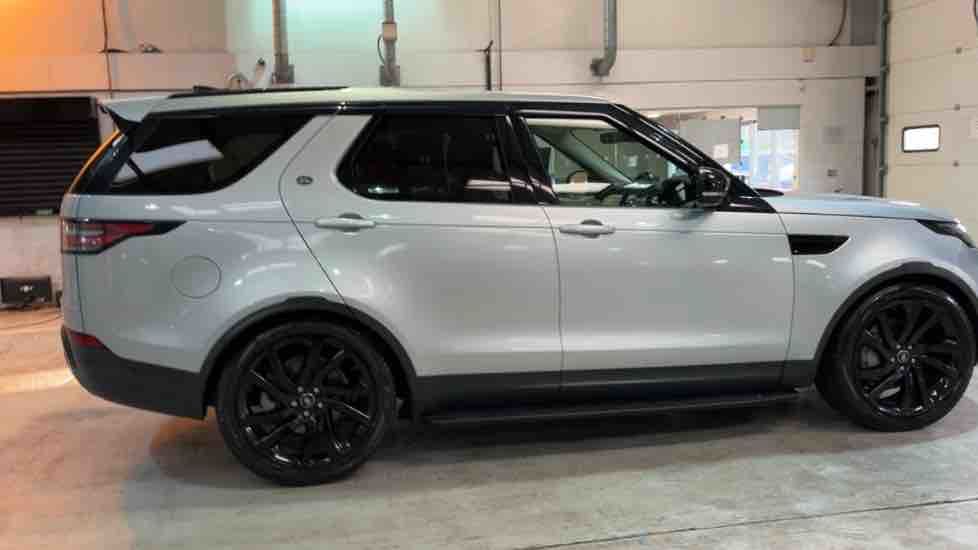More views of Land Rover Discovery