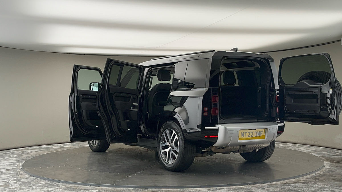 Land Rover Defender 110 Image 23