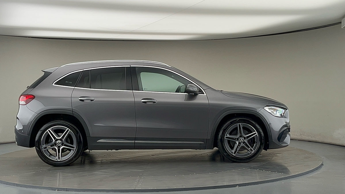 Mercedes-Benz GLA Image 16