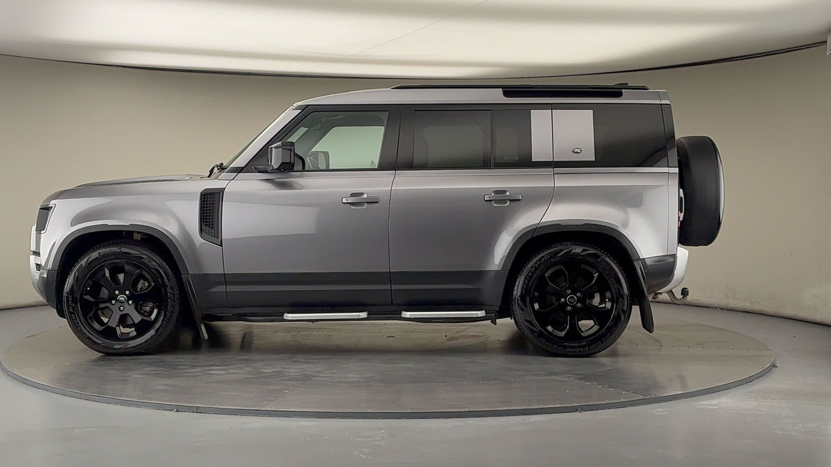 Land Rover Defender 110 Image 15