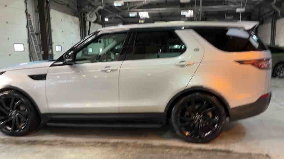 More views of Land Rover Discovery