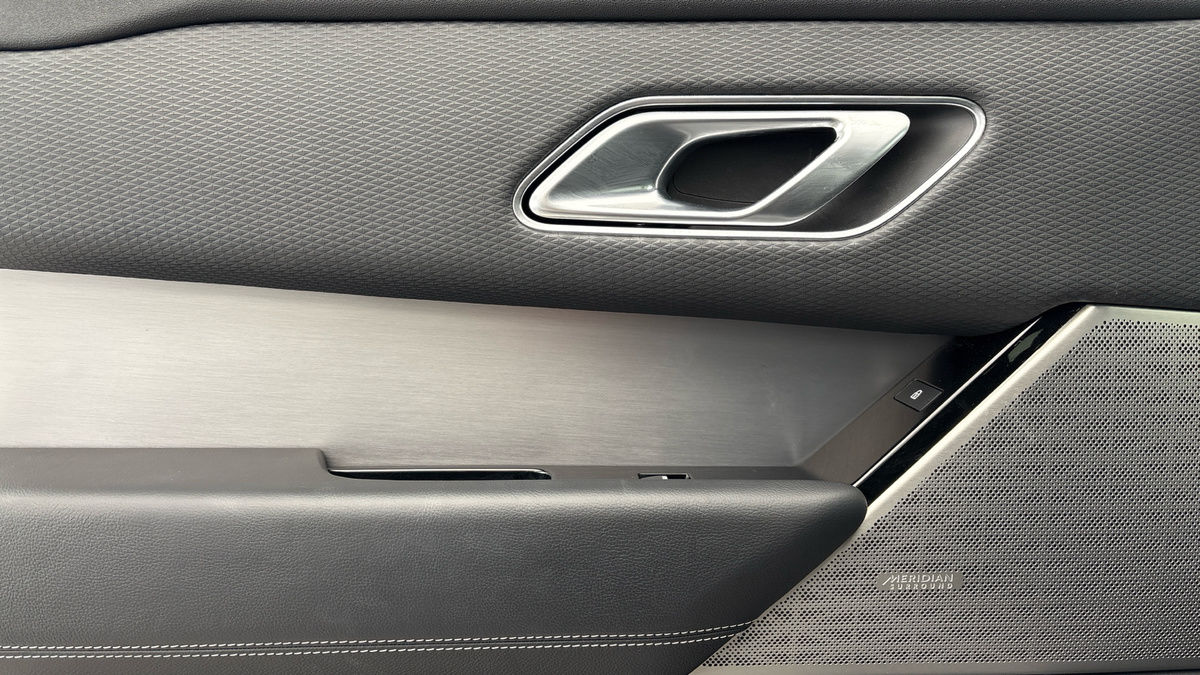 Land Rover Range Rover Velar Image 19