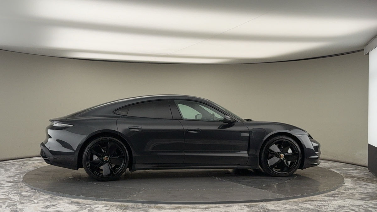 Porsche Taycan Image 16