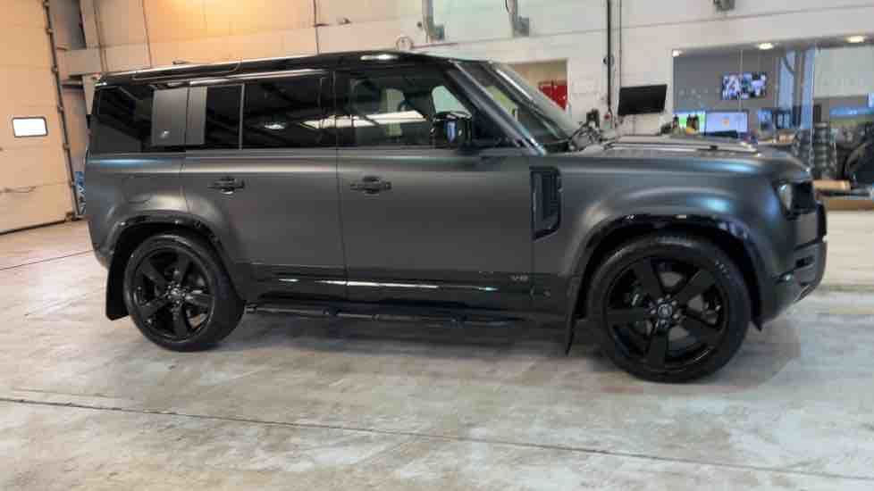 More views of Land Rover Defender 110