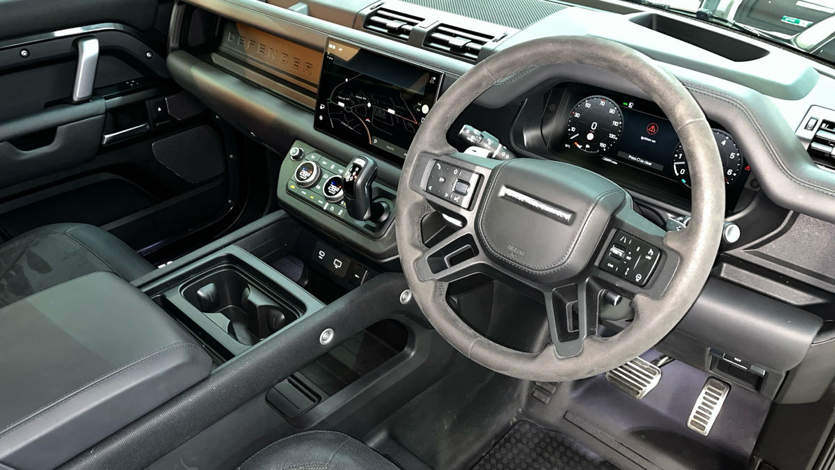 Land Rover Defender 110 Image 5