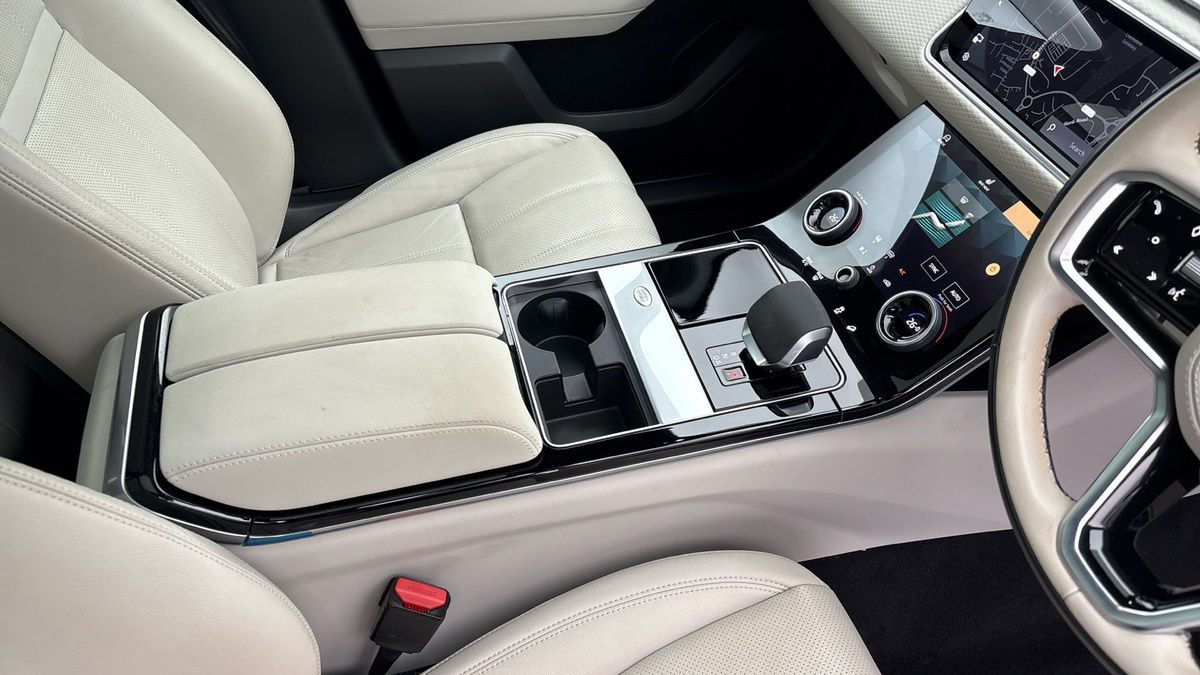 Land Rover Range Rover Velar Image 18
