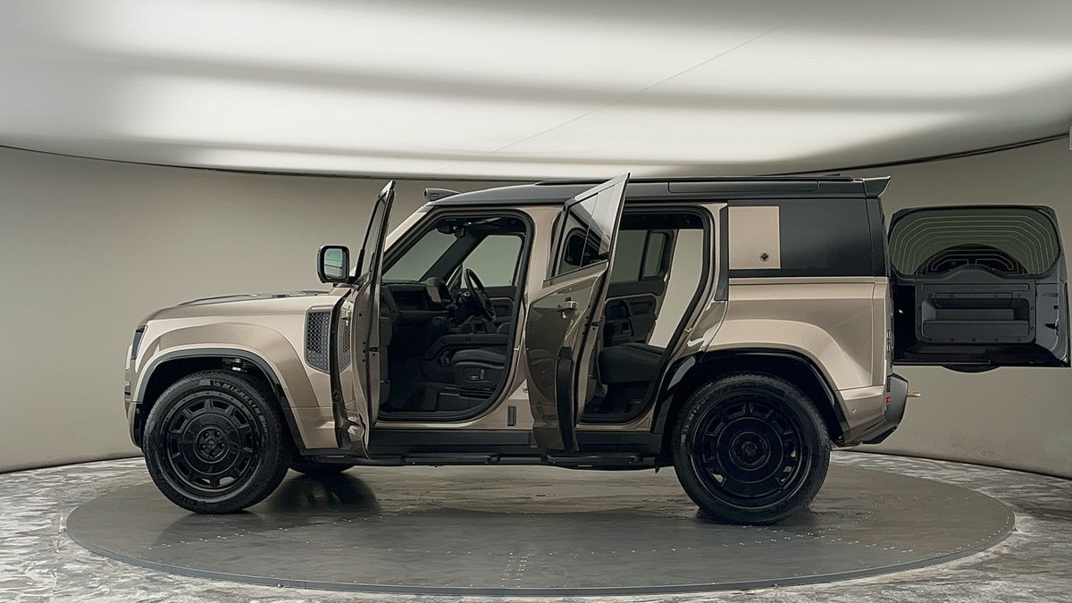 More views of Land Rover Defender 110