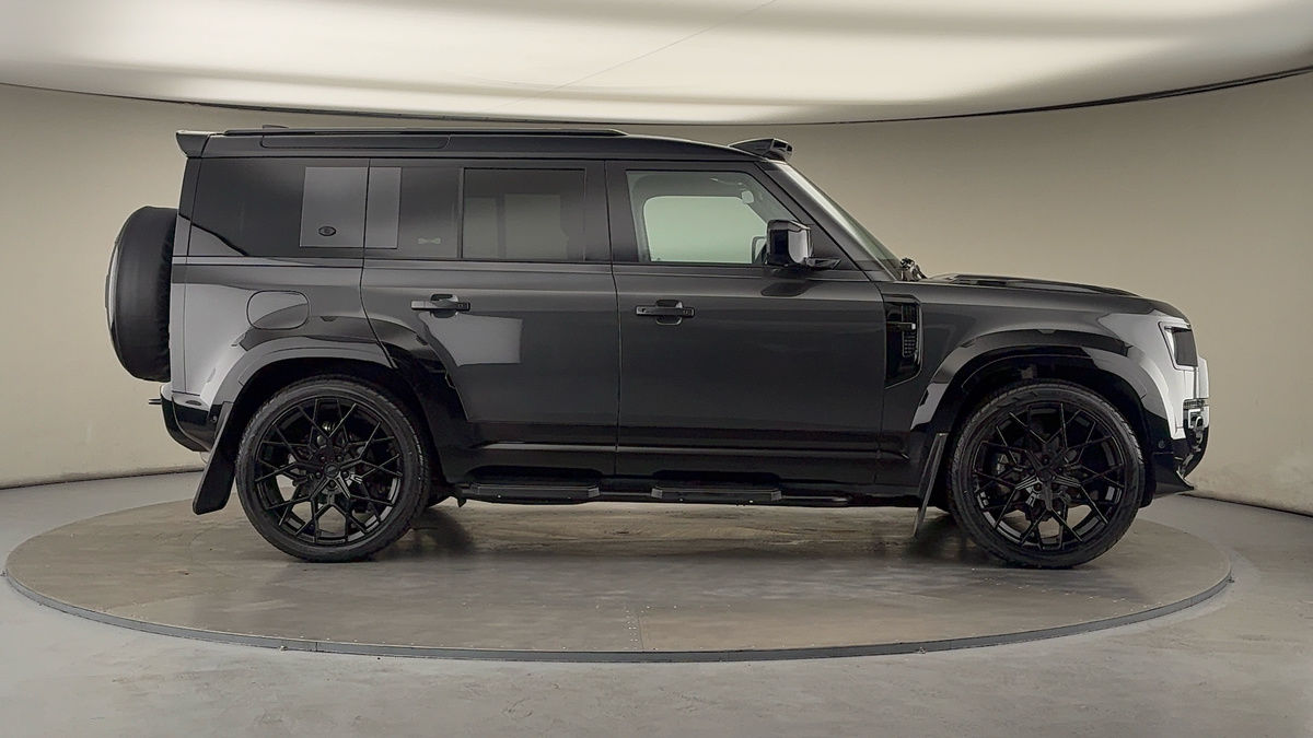 Land Rover Defender 110 Urban Image 32