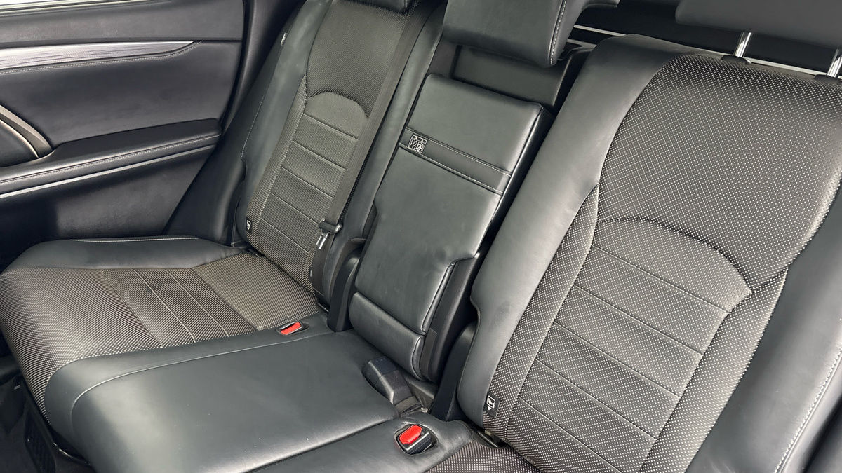 Lexus RX Image 8