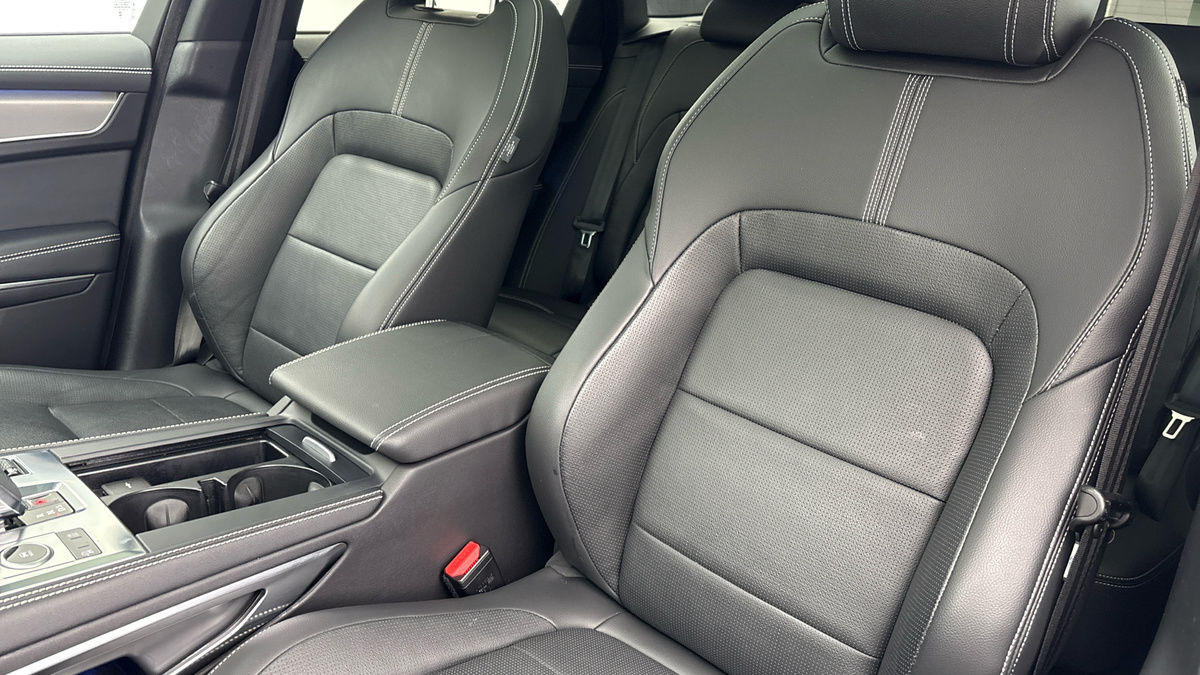 Jaguar F-PACE Image 7