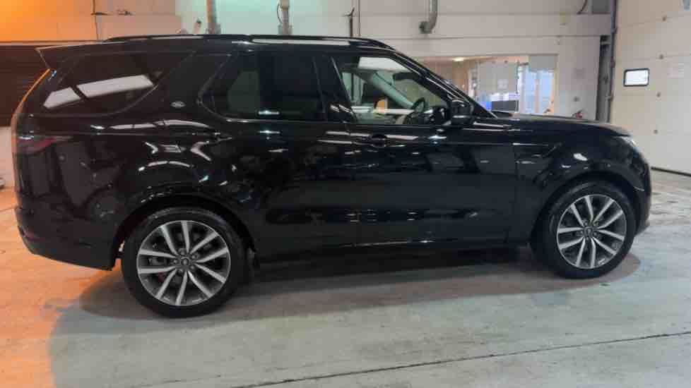 More views of Land Rover Discovery