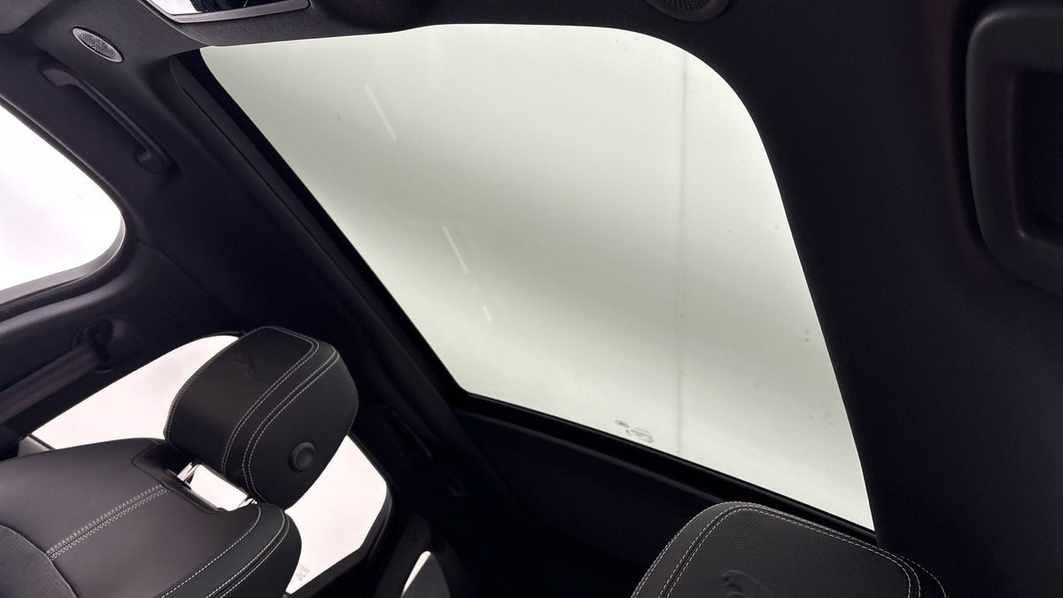 Jaguar F-PACE Image 6