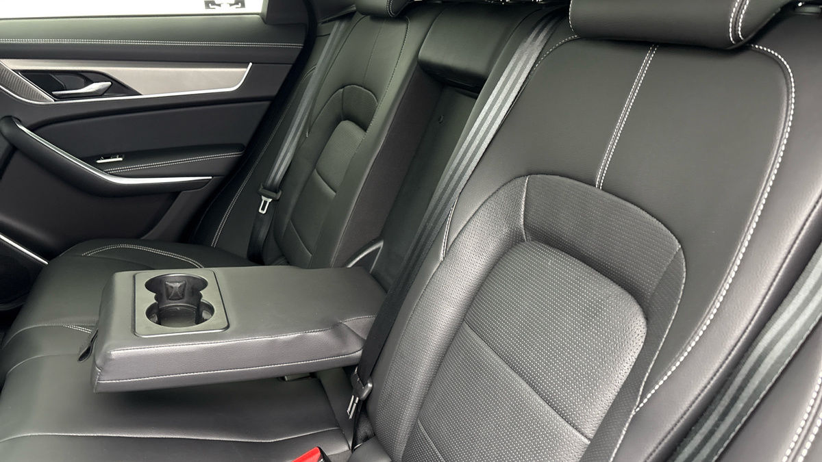 Jaguar F-PACE Image 9