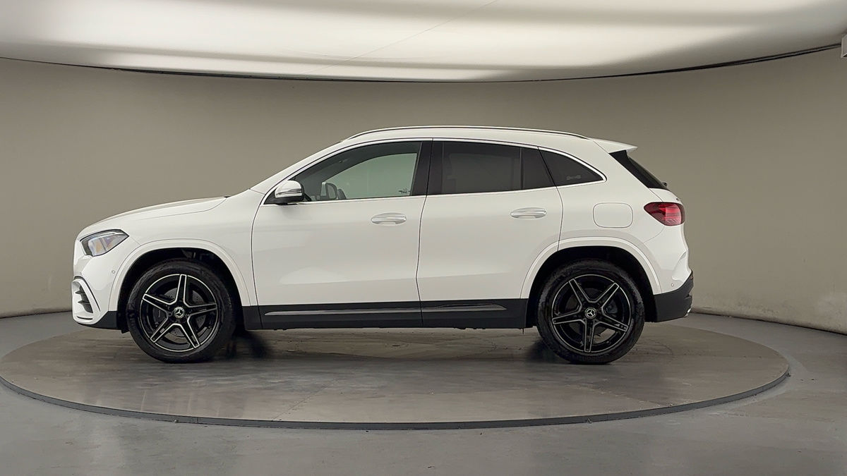 Mercedes-Benz GLA Image 15