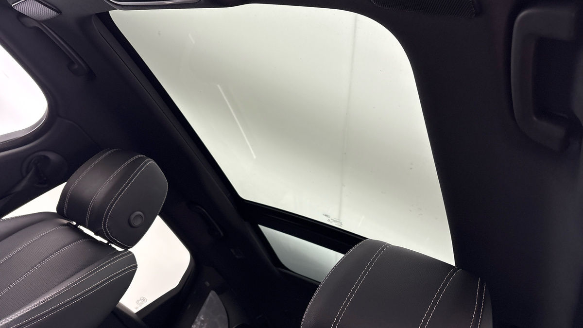 Land Rover Range Rover Velar Image 6