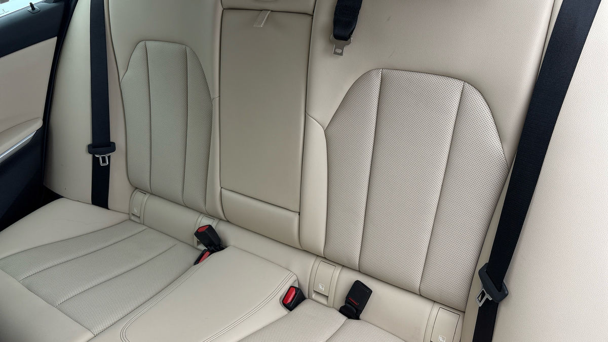 BMW 3 Series Image 8