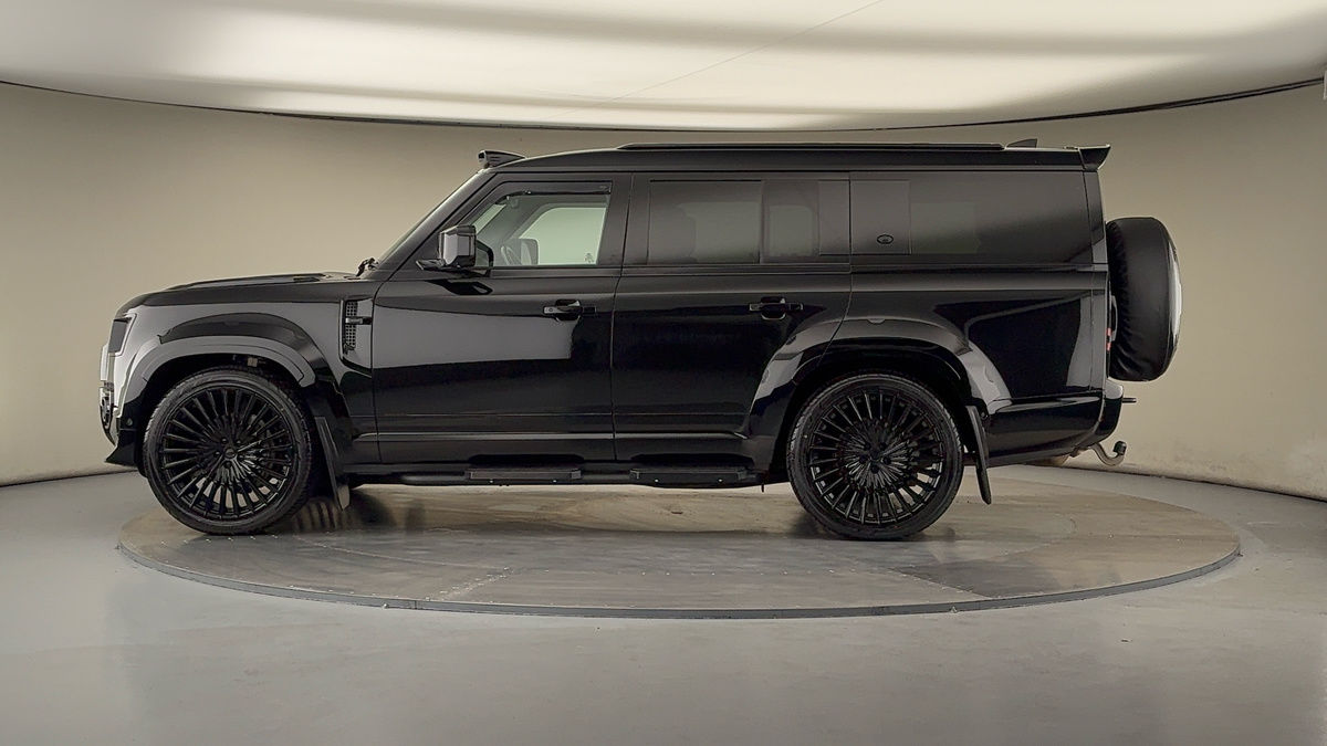 Land Rover Defender 130 Urban Image 23