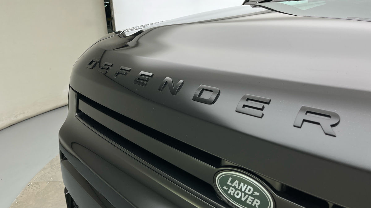 Land Rover Defender 90 Image 24