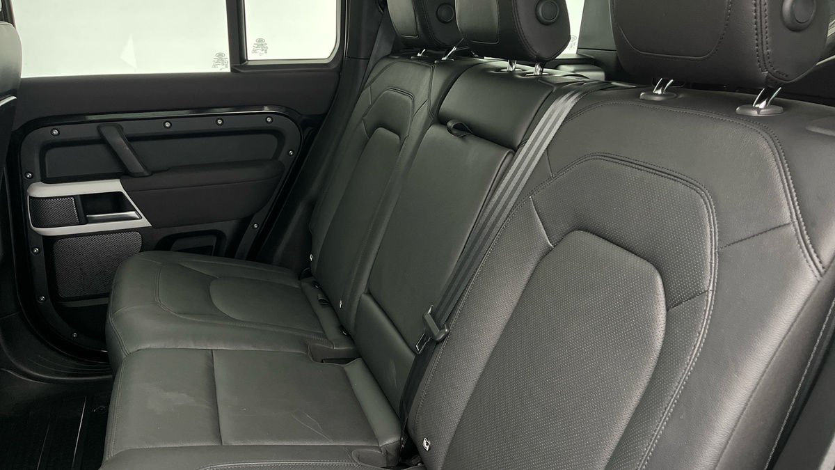 Land Rover Defender 110 Image 8