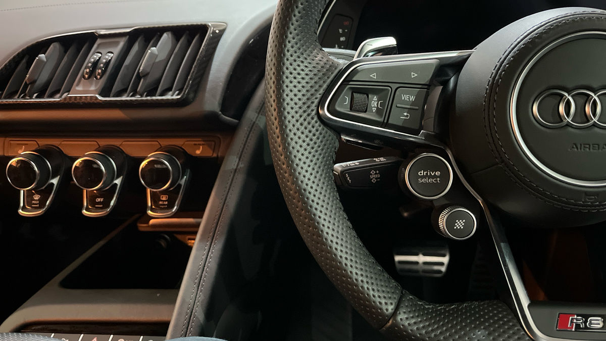 Audi R8 Image 13