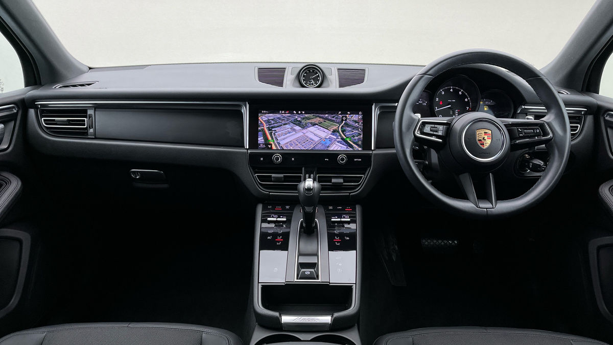 Porsche Macan Image 12