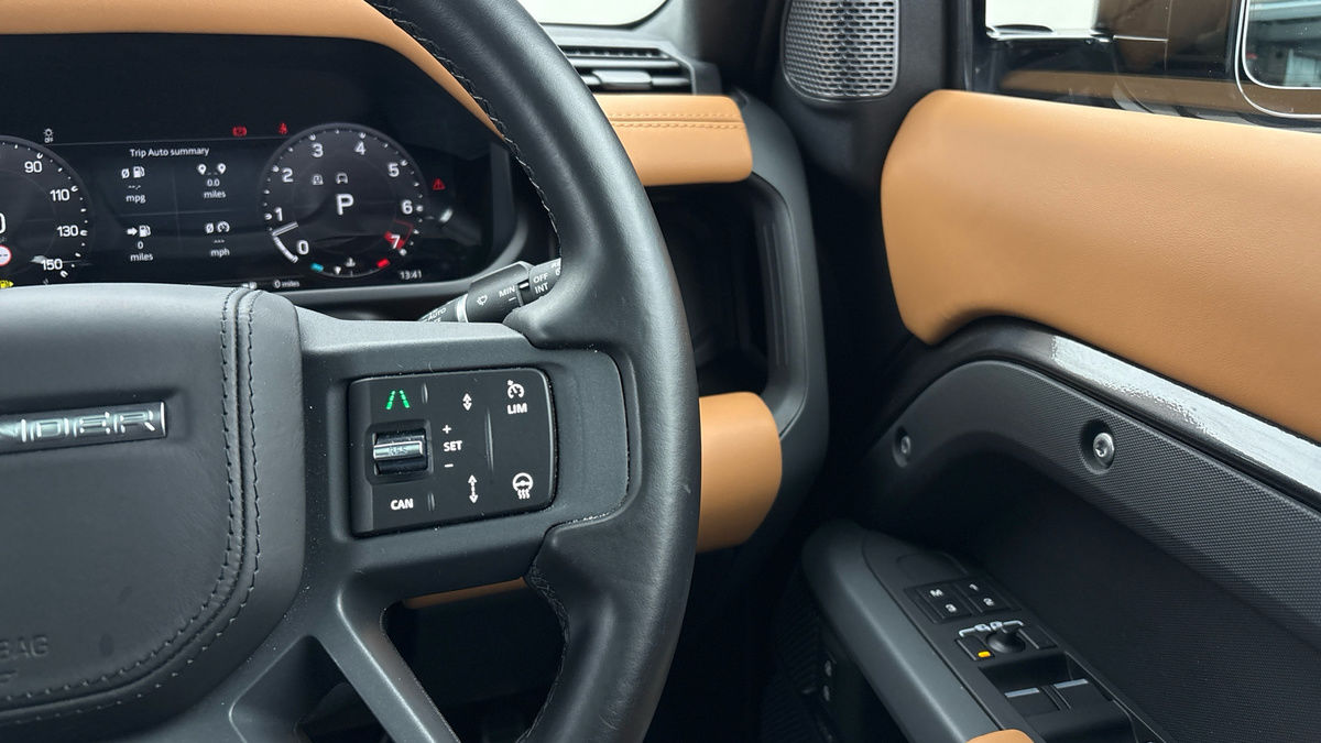 Land Rover Defender 110 Urban Image 14