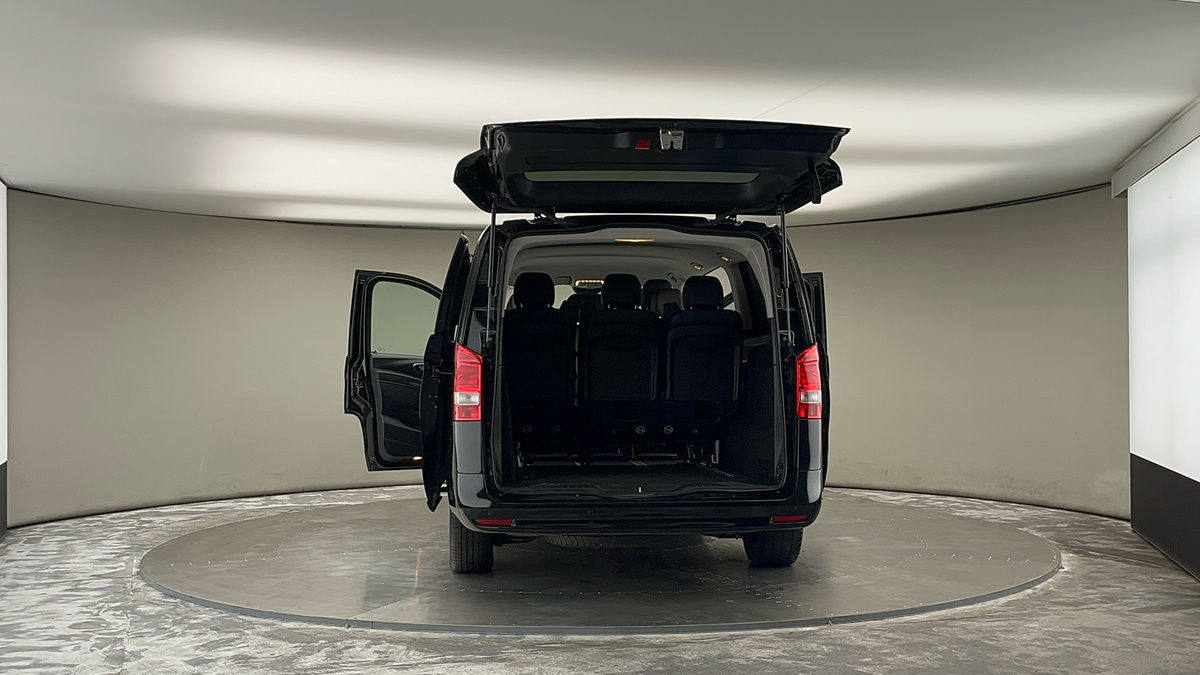 More views of Mercedes-Benz Vito