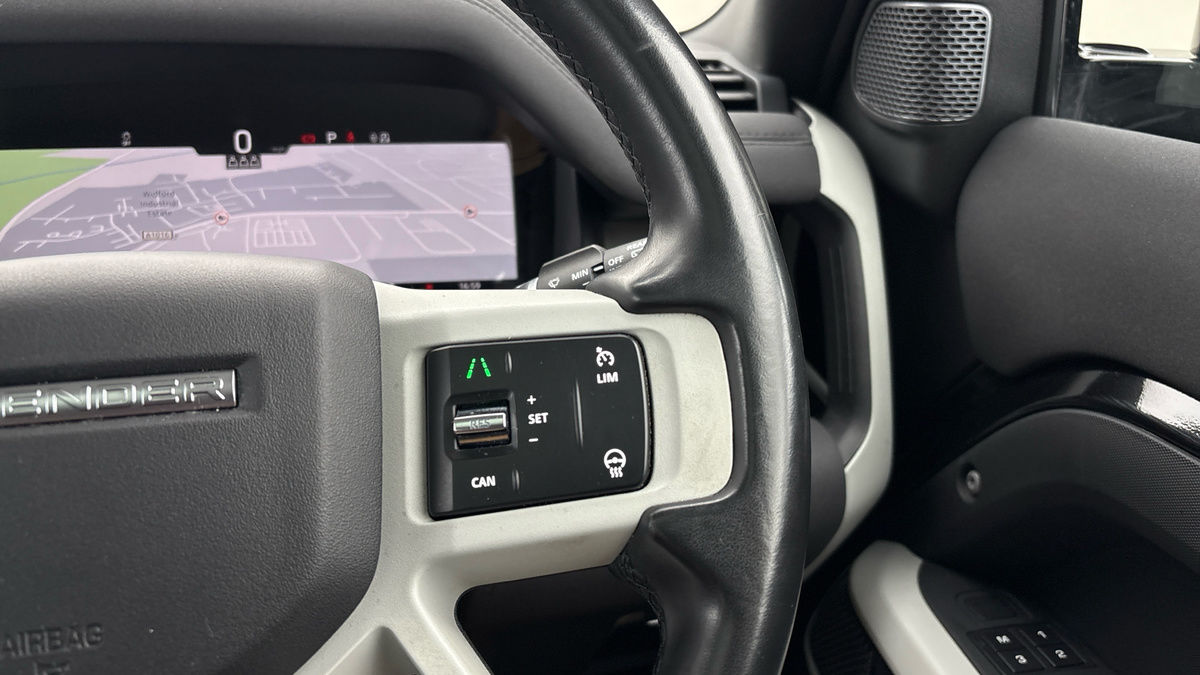 Land Rover Defender 110 Image 14