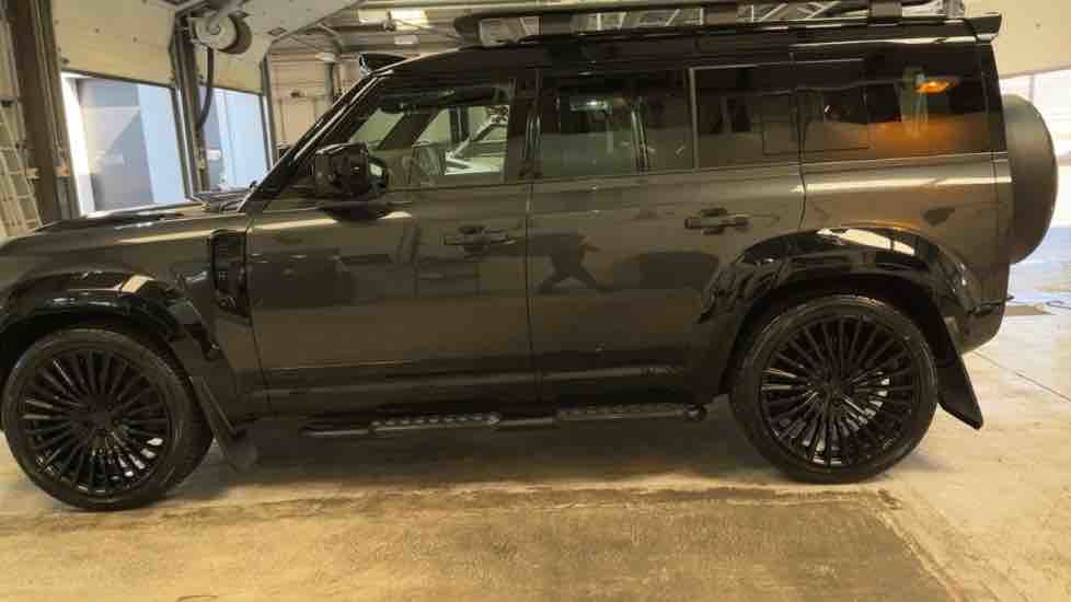 More views of Land Rover Defender 110