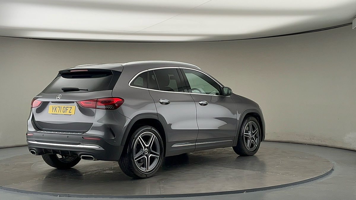 Mercedes-Benz GLA Image 21