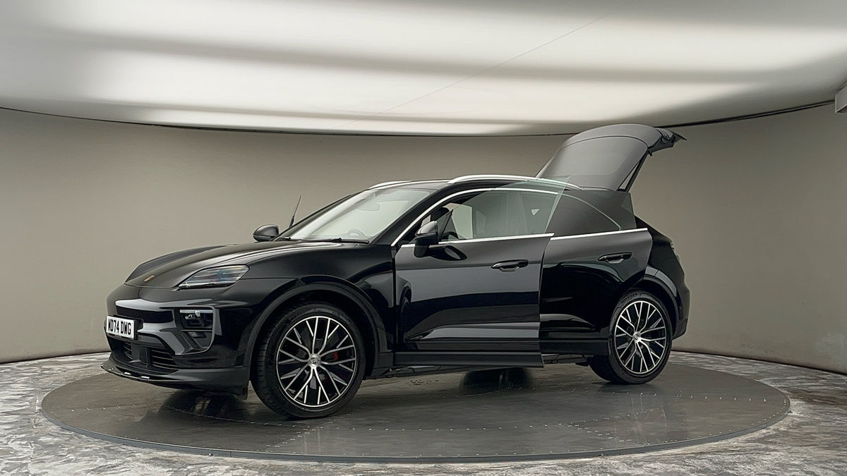 More views of Porsche Macan