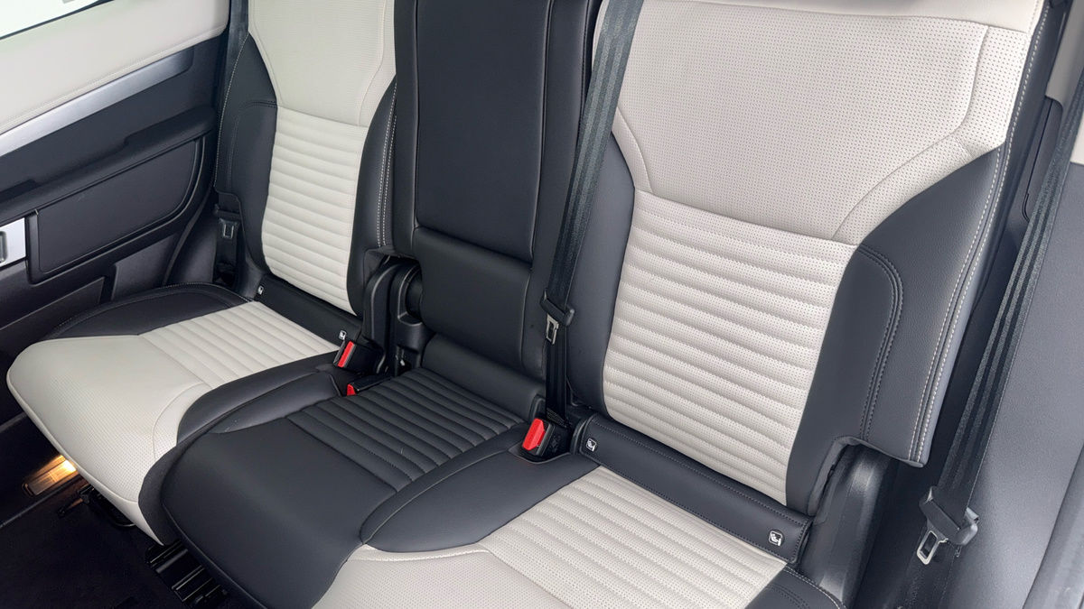 Land Rover Discovery Image 8