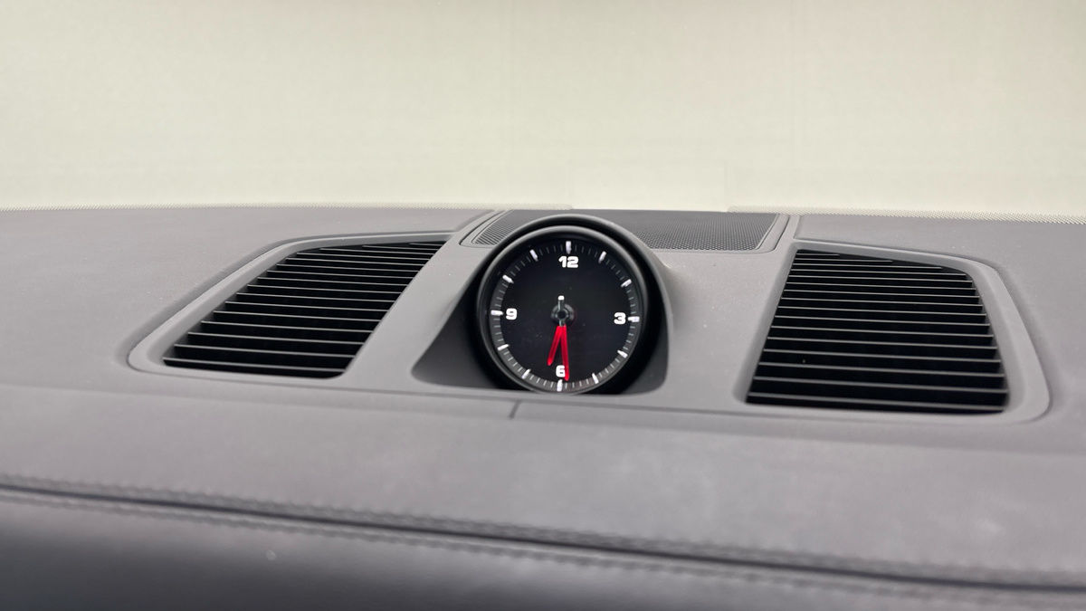Porsche Cayenne Image 28