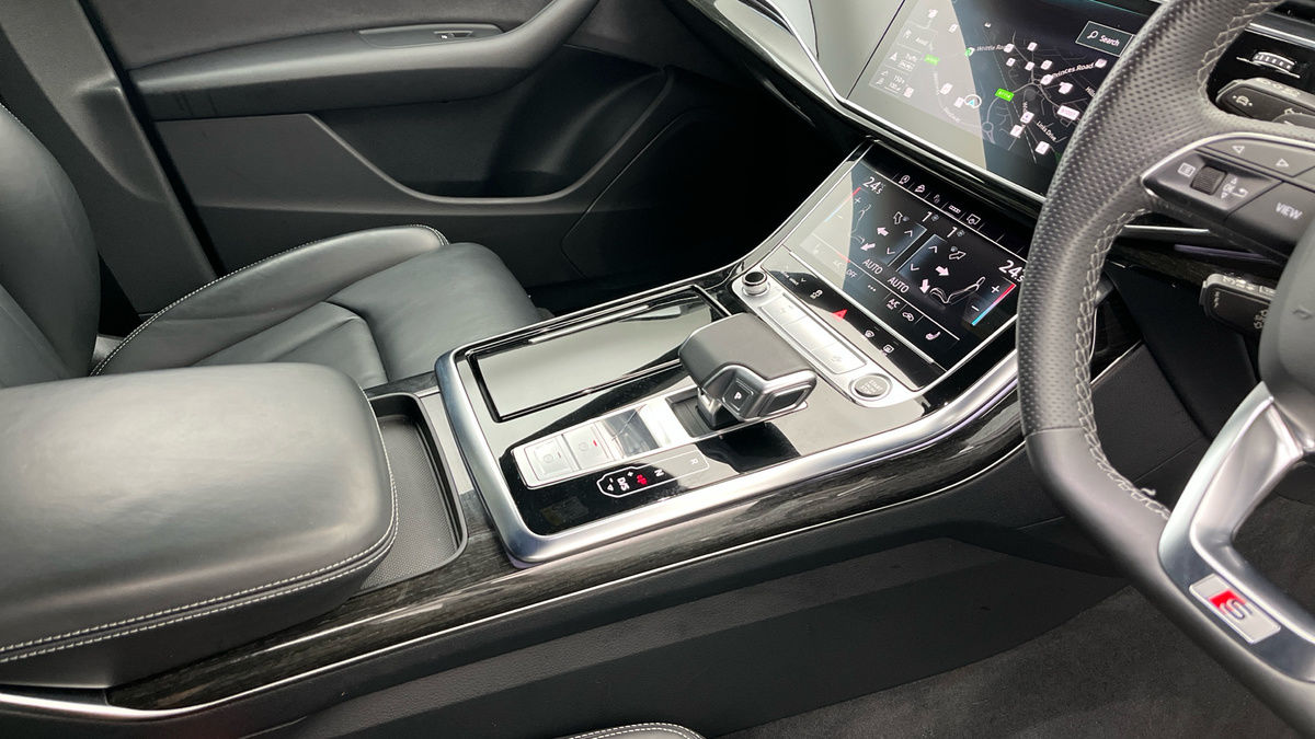 Audi Q8 Image 18
