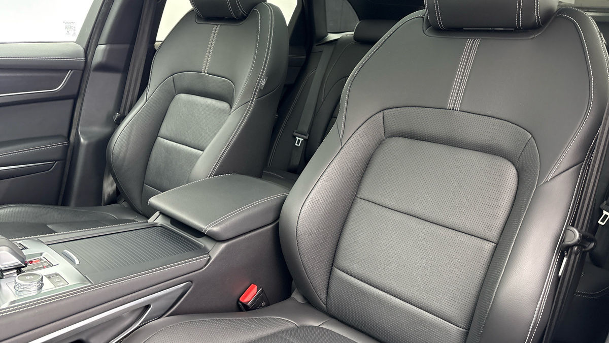 Jaguar F-PACE Image 7