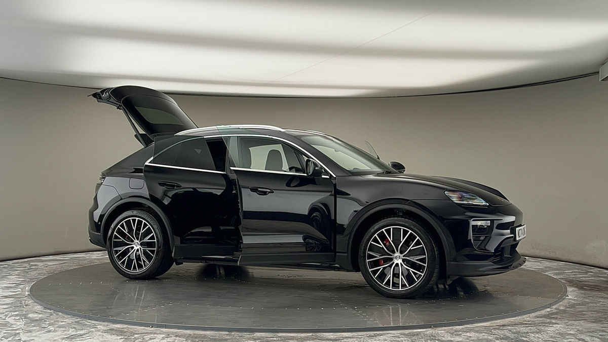 More views of Porsche Macan