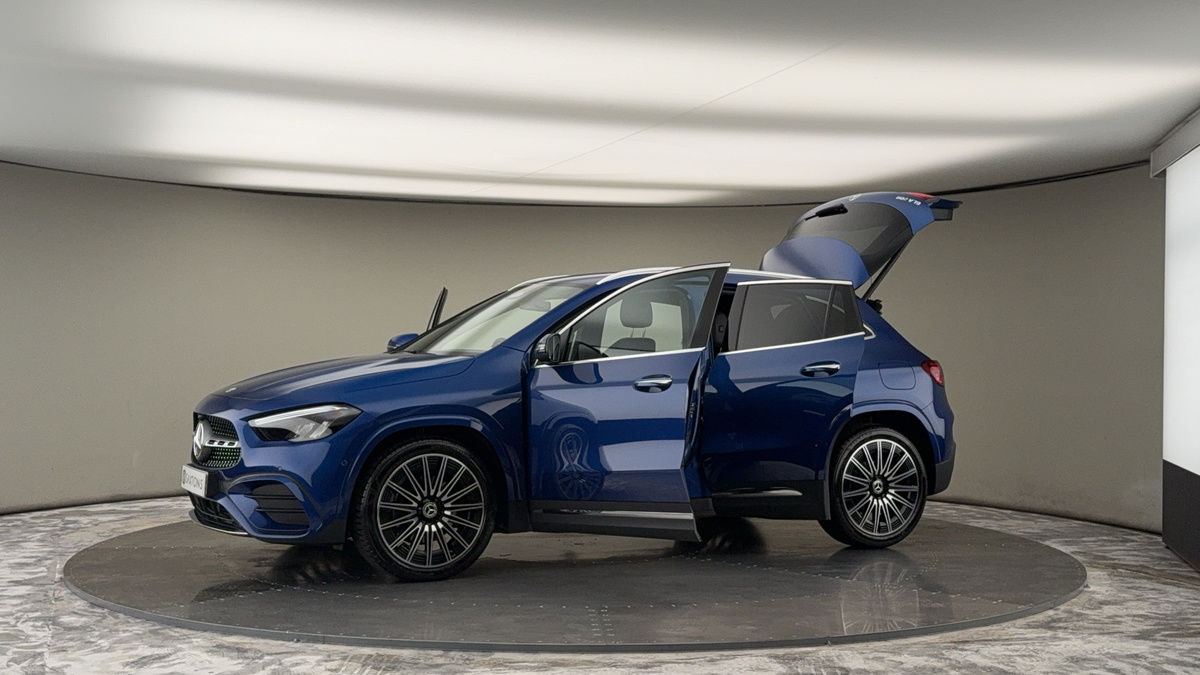 More views of Mercedes-Benz GLA