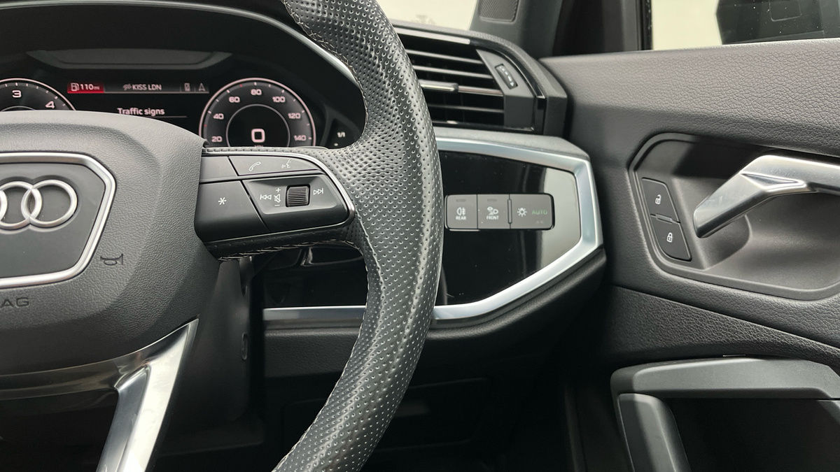Audi Q3 Image 14