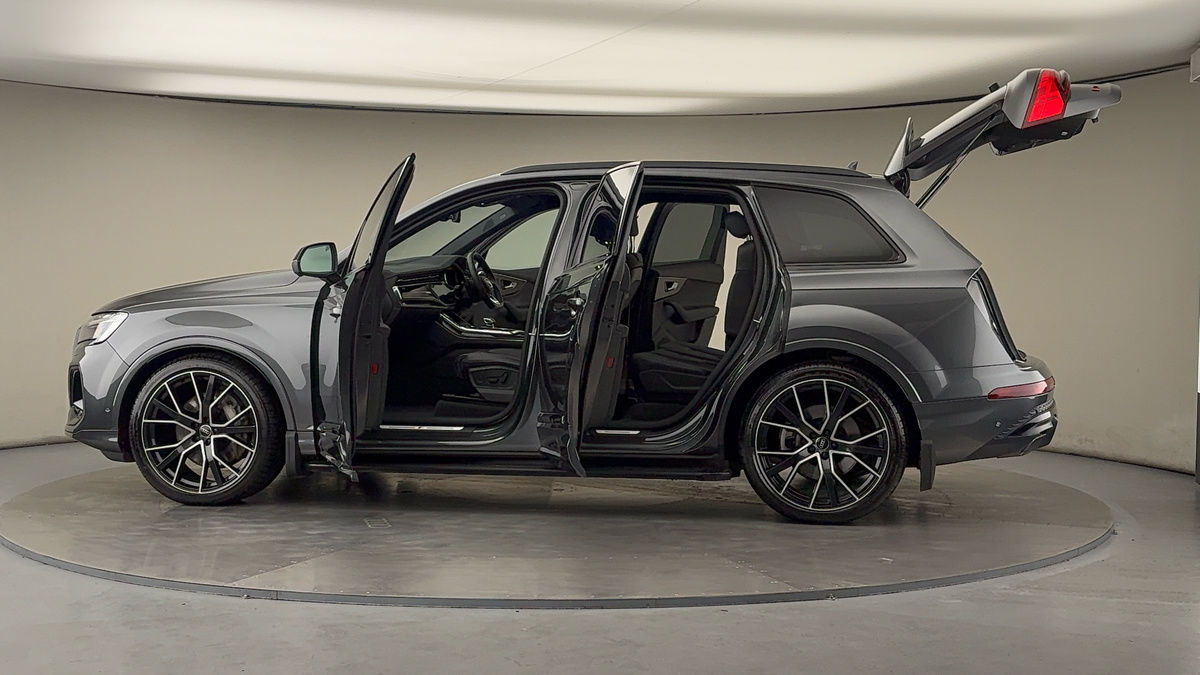 More views of Audi Q7