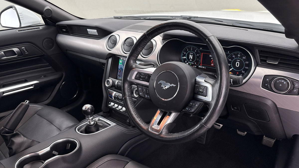 Ford Mustang Image 5