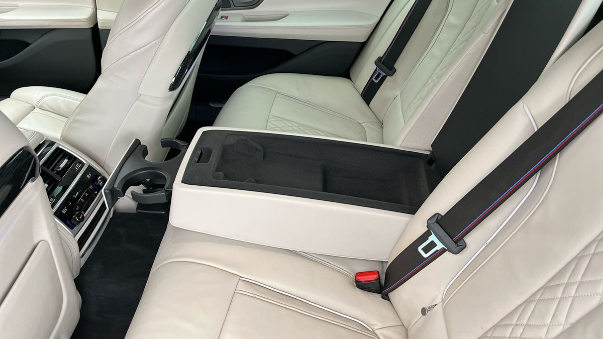 BMW 7 Series Image 9