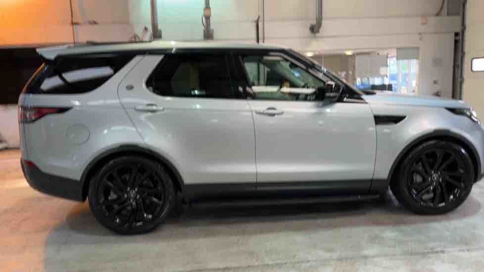 More views of Land Rover Discovery