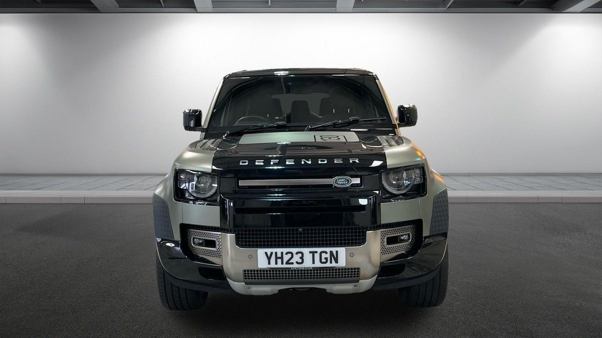 Land Rover Defender 130 Image 3