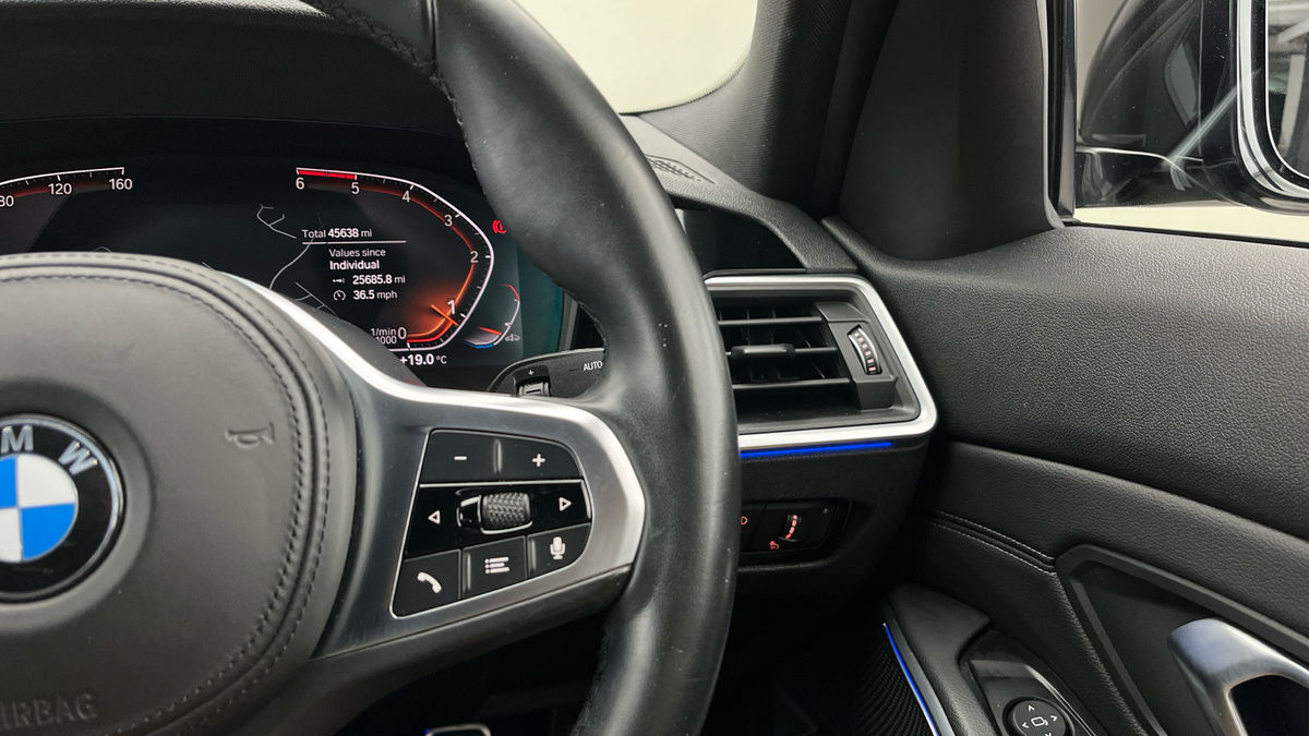 BMW 3 Series Image 14