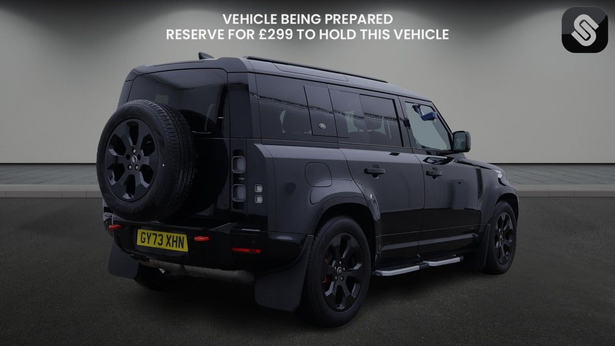 Land Rover Defender 110 Image 4