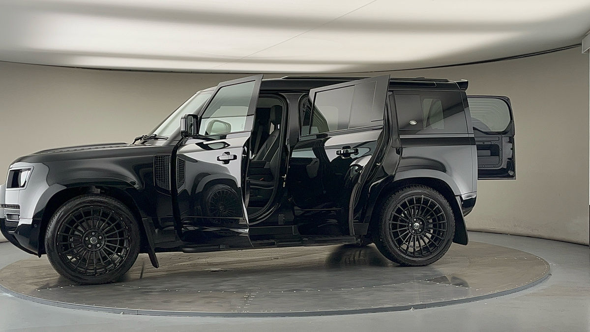 More views of Land Rover Defender 110